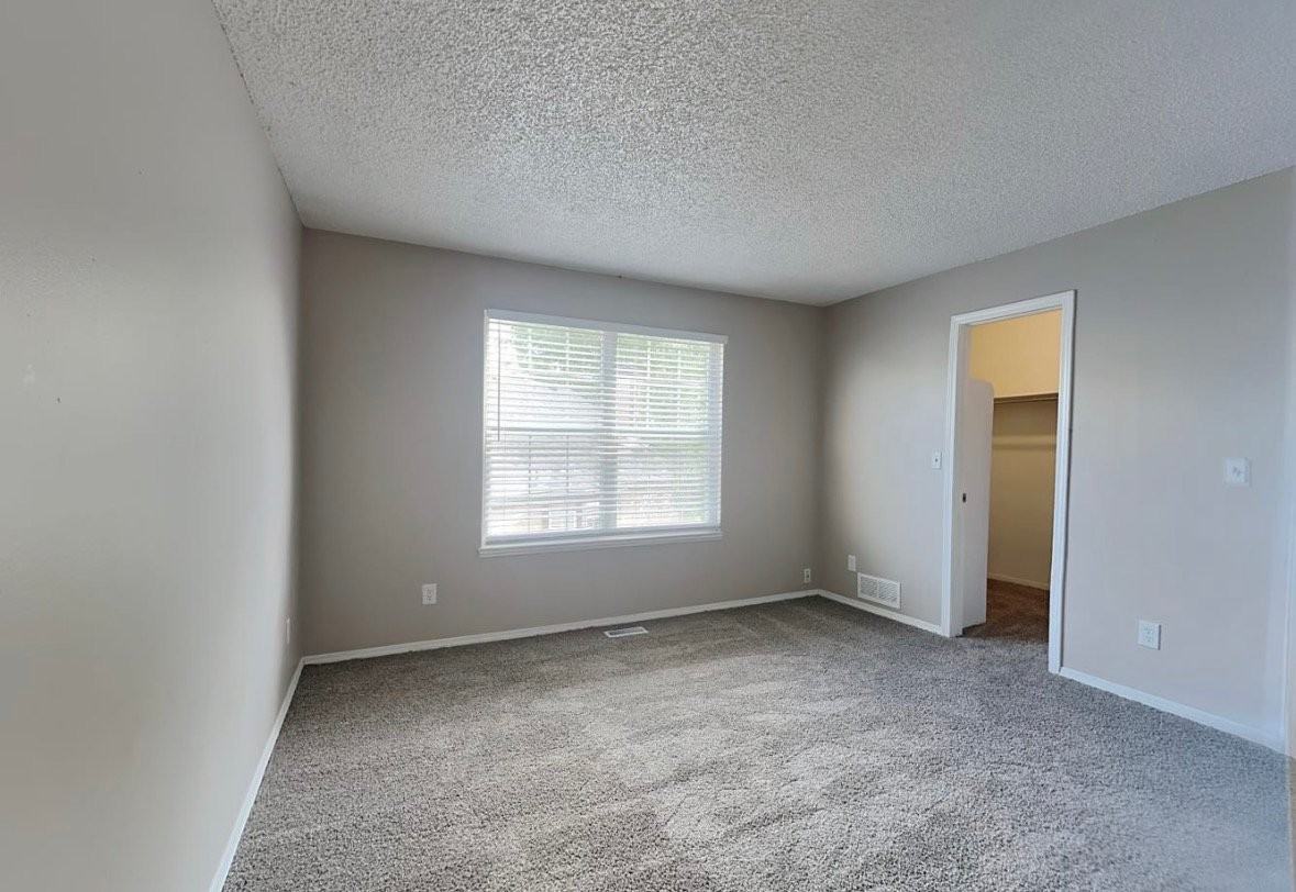 1255 Lvanhoe Cir - Photo 5 of 8