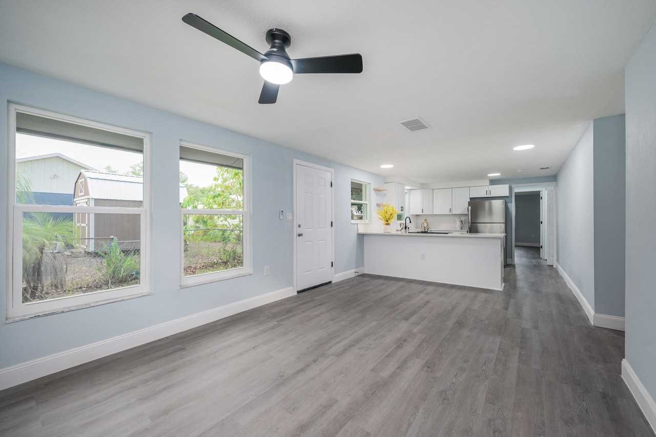 1016 7th St E - Photo 2 of 20