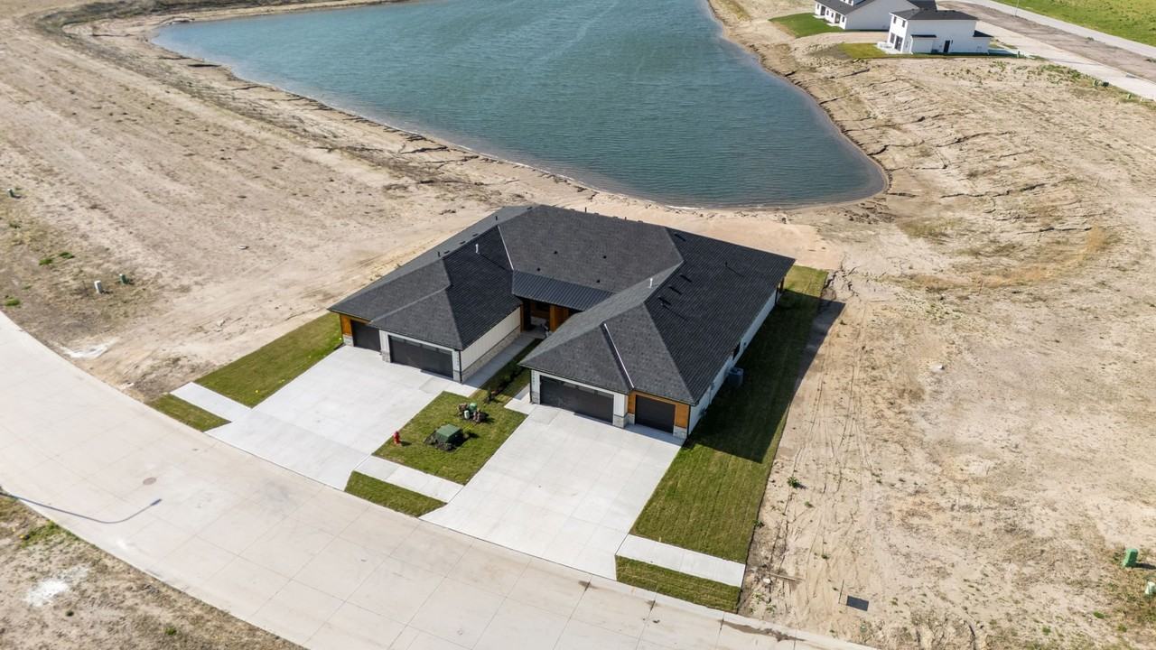 27505 Heron St - Photo 2 of 18
