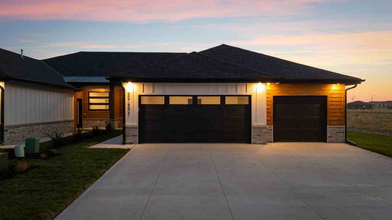 27507 Heron St - Photo 2 of 20