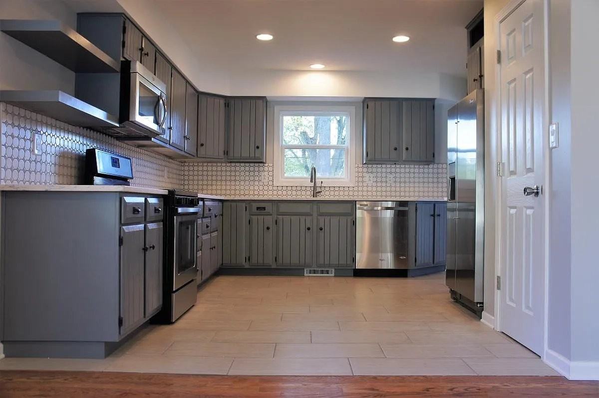 4213 Riverview Dr - Photo 3 of 16