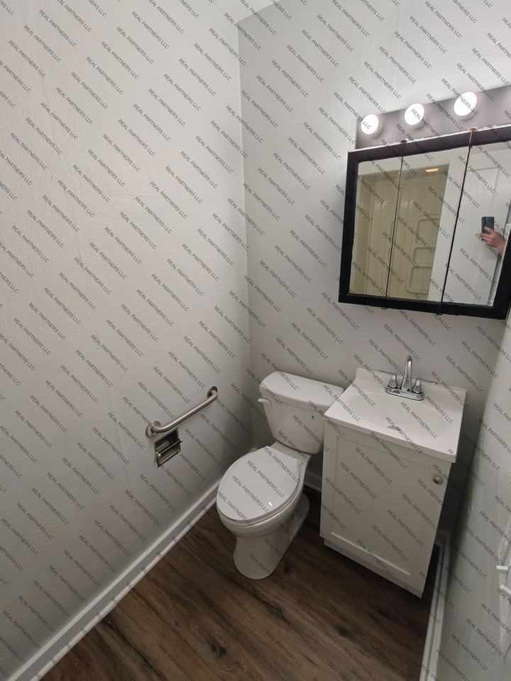 417 W 14th St #1 - Photo 4 of 6