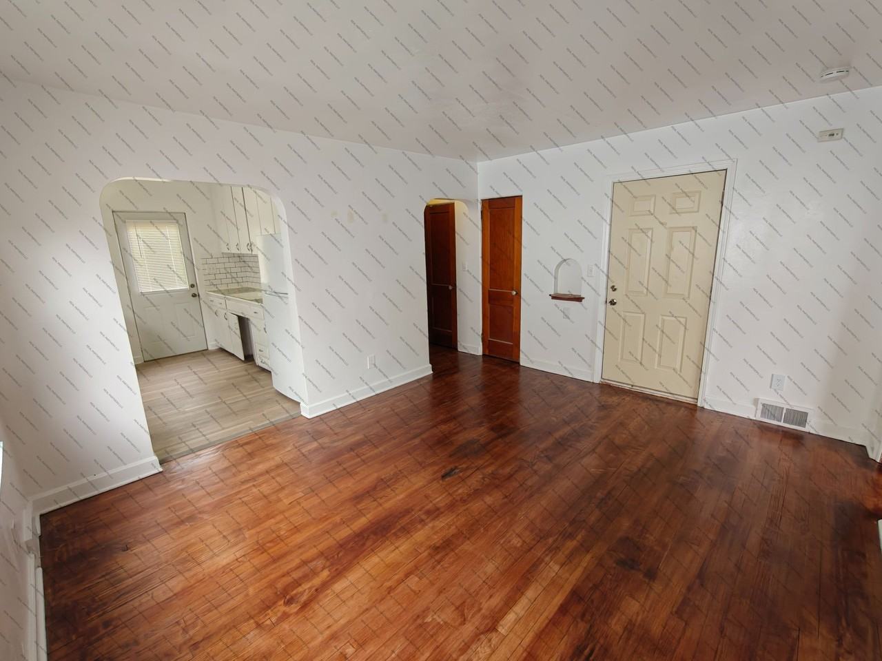 417 W 14th St #2 - Photo 2 of 6
