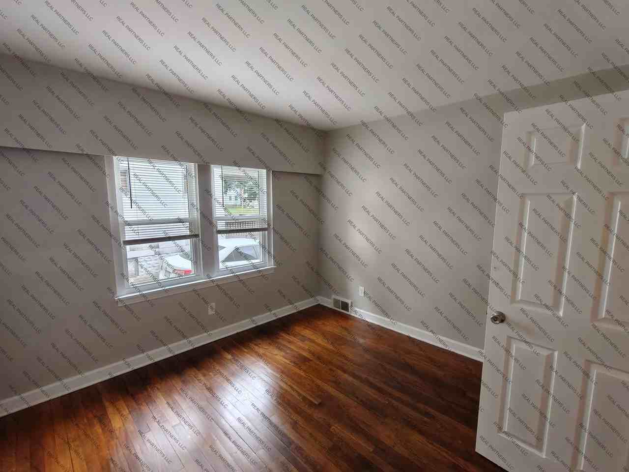 417 W 14th St #4 - Photo 3 of 6