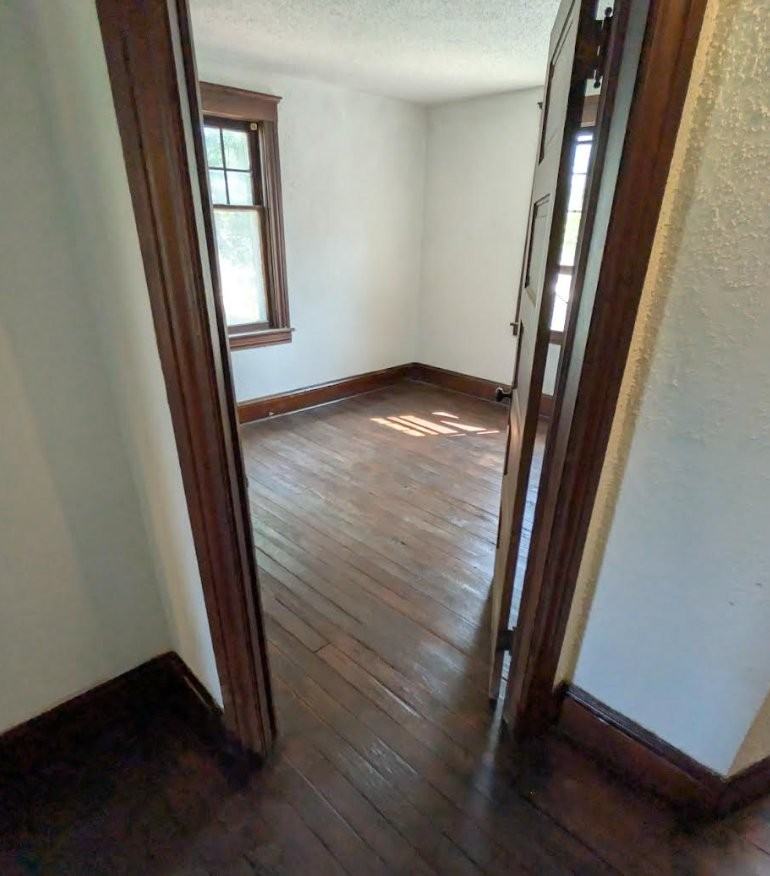 507 Griswold St - Photo 3 of 4