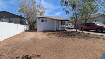 featured image of 1406 W Vogel Ave