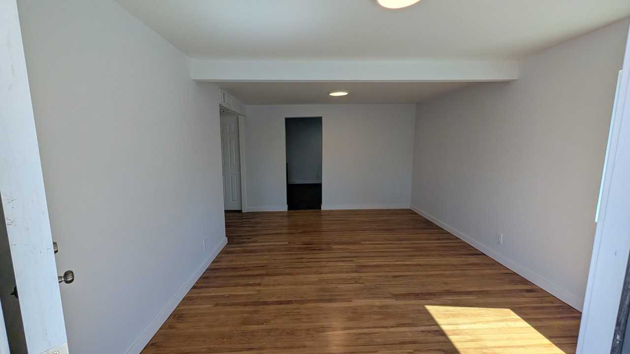 1406 W Vogel Ave - Photo 2 of 9