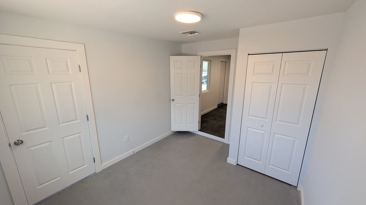 1406 W Vogel Ave - Photo 6 of 9
