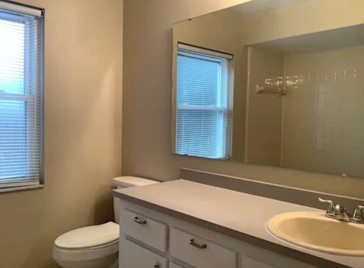 1228 Lornewood Dr - Photo 3 of 9