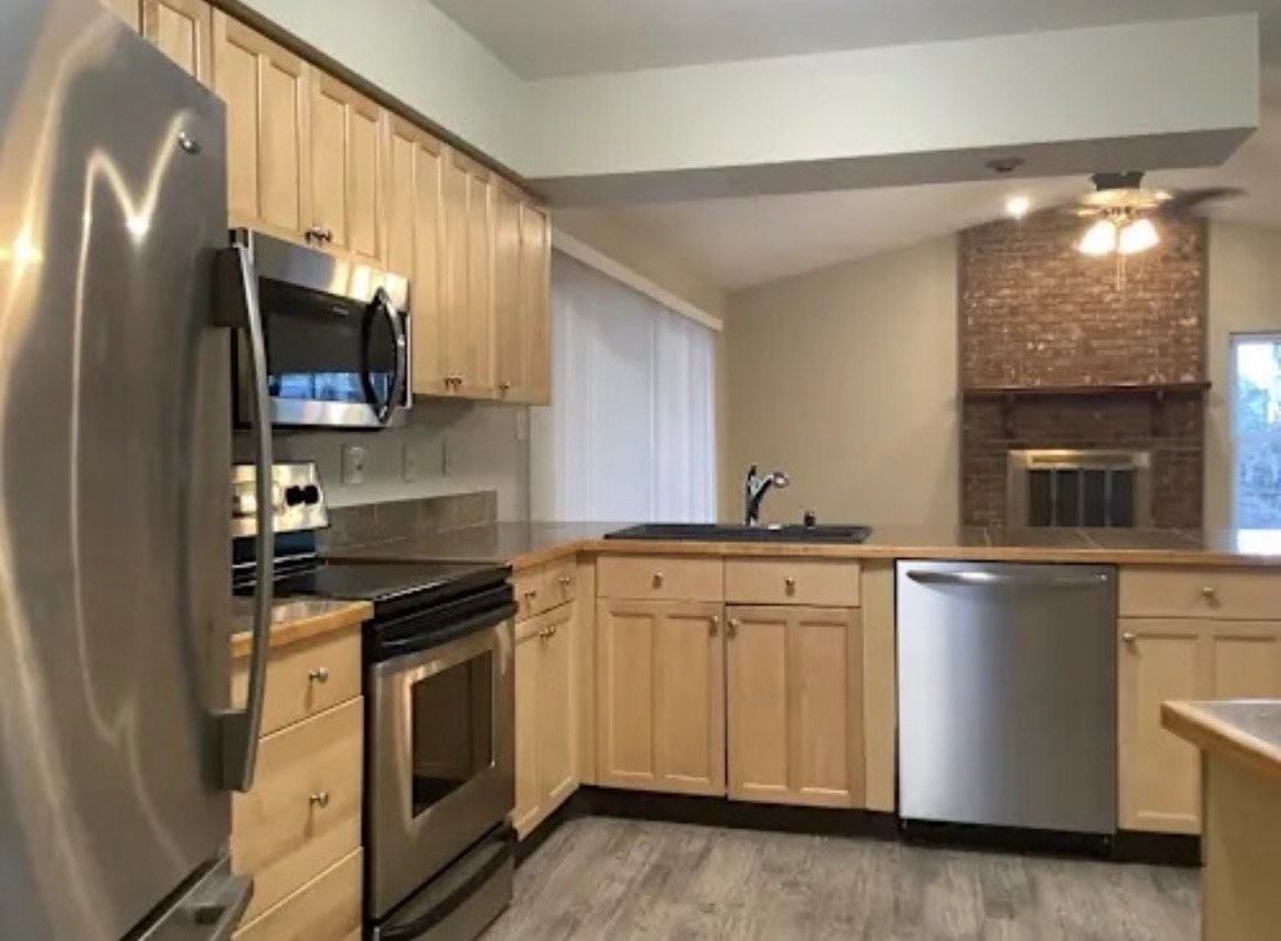 1228 Lornewood Dr - Photo 4 of 9