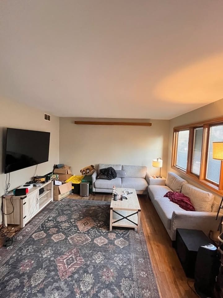2417 Como Ave Se - Photo 2 of 9