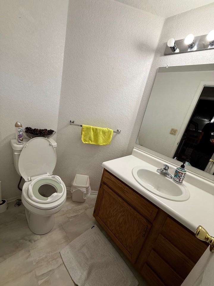 8043 Clay Dr - Photo 4 of 19