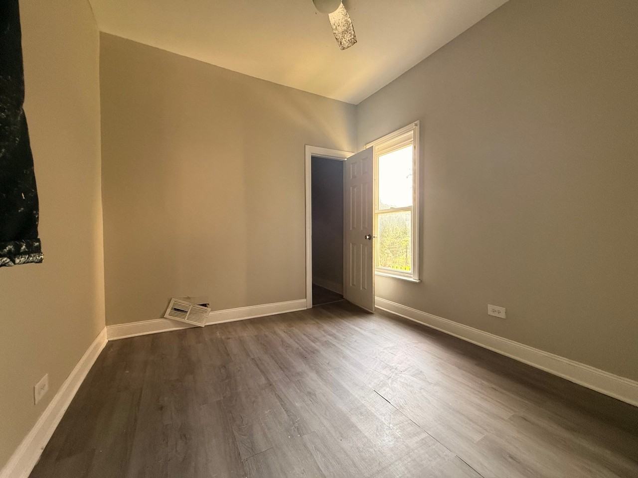 8849 S Wallace St - Photo 6 of 8