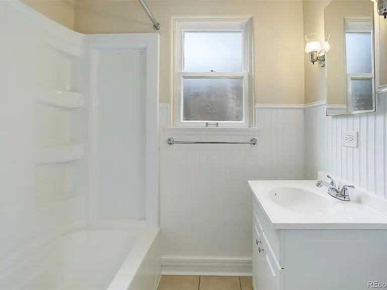 2630 S Marion St - Photo 6 of 9