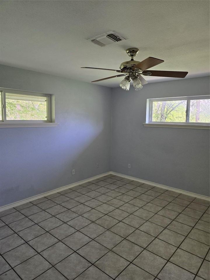 9192 Cowan Rd - Photo 7 of 12