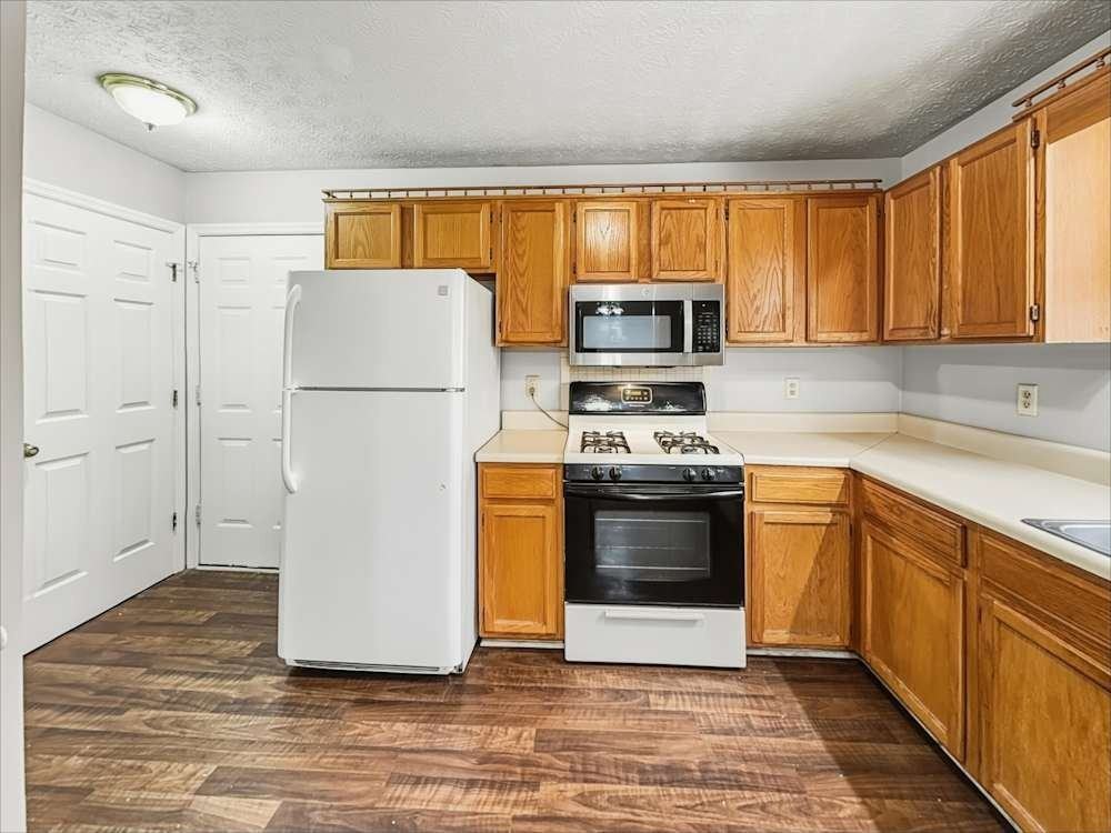 3302 Glynn Mill Dr - Photo 3 of 11