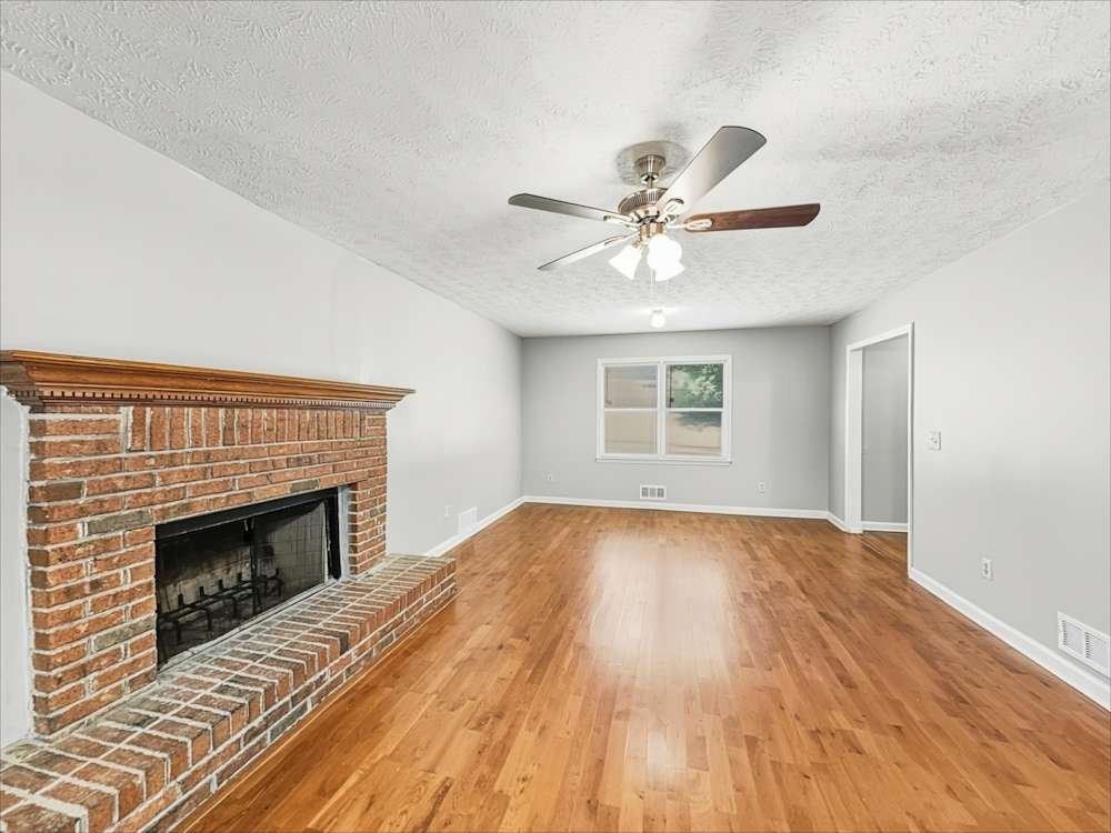 3302 Glynn Mill Dr - Photo 4 of 11
