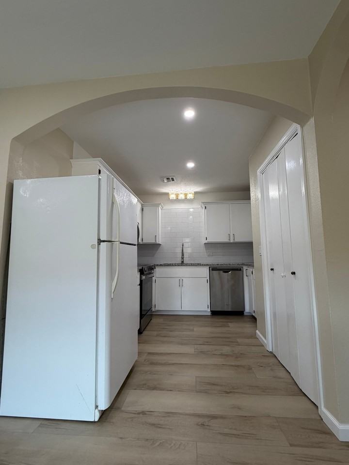 4209 Willowisp Dr #4209 - Photo 3 of 12