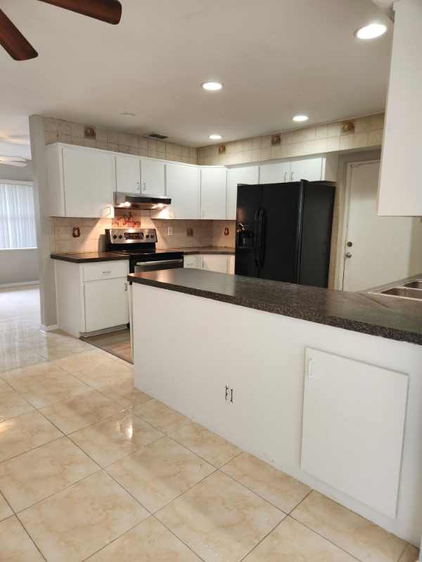 603 Powell St - Photo 3 of 20