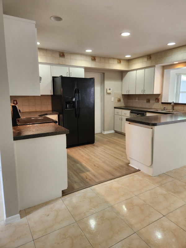 603 Powell St - Photo 6 of 20