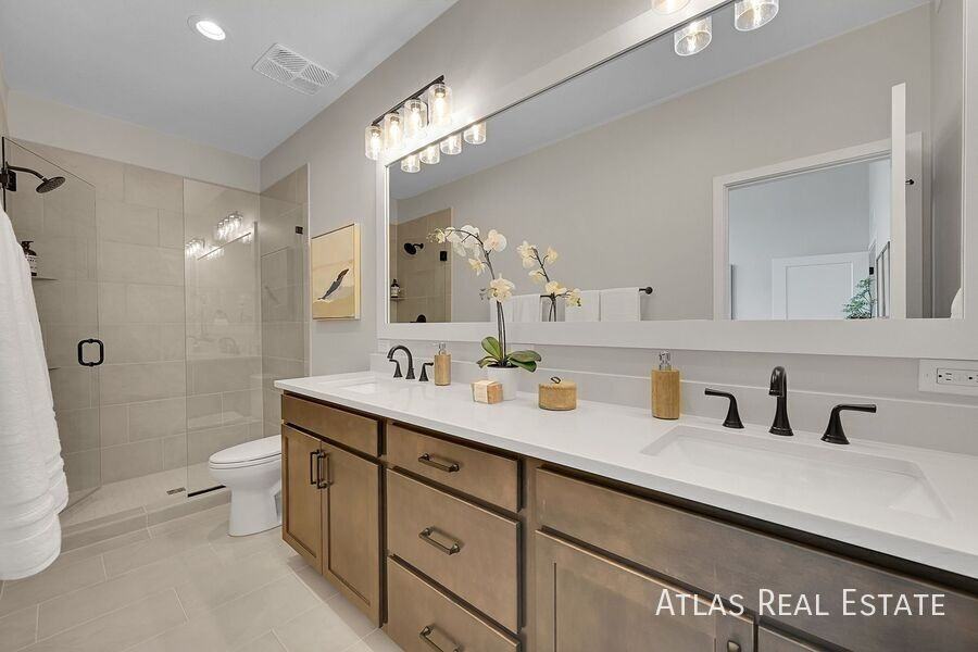 872 Thurston Hts - Photo 2 of 17