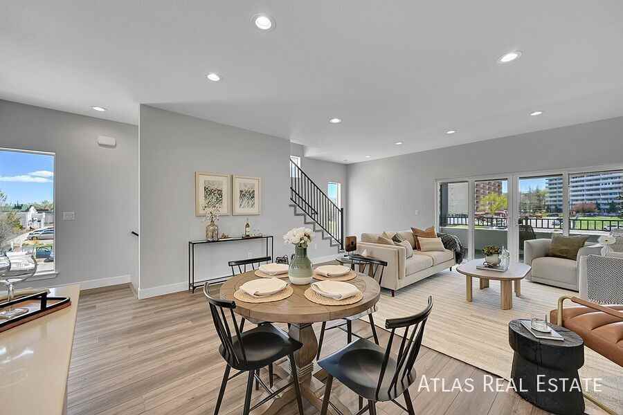 872 Thurston Hts - Photo 3 of 19