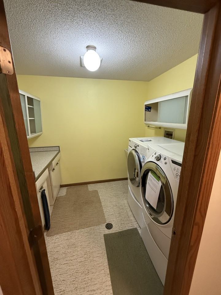 314 5th St Sw #1 - Photo 3 of 4