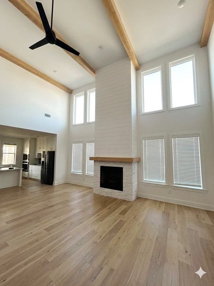 200 Collins Way #NA - Photo 2 of 13