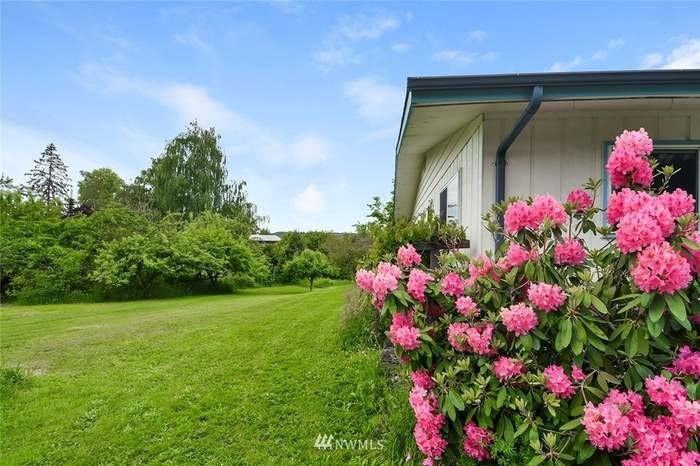 1663 Nw Gillespie Way #NA - Photo 4 of 19
