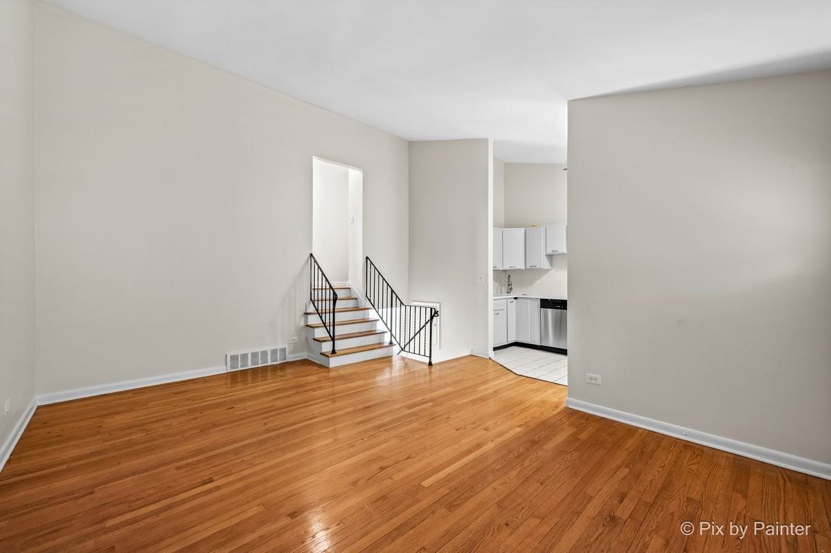 327 E Lake St #327 - Photo 2 of 10