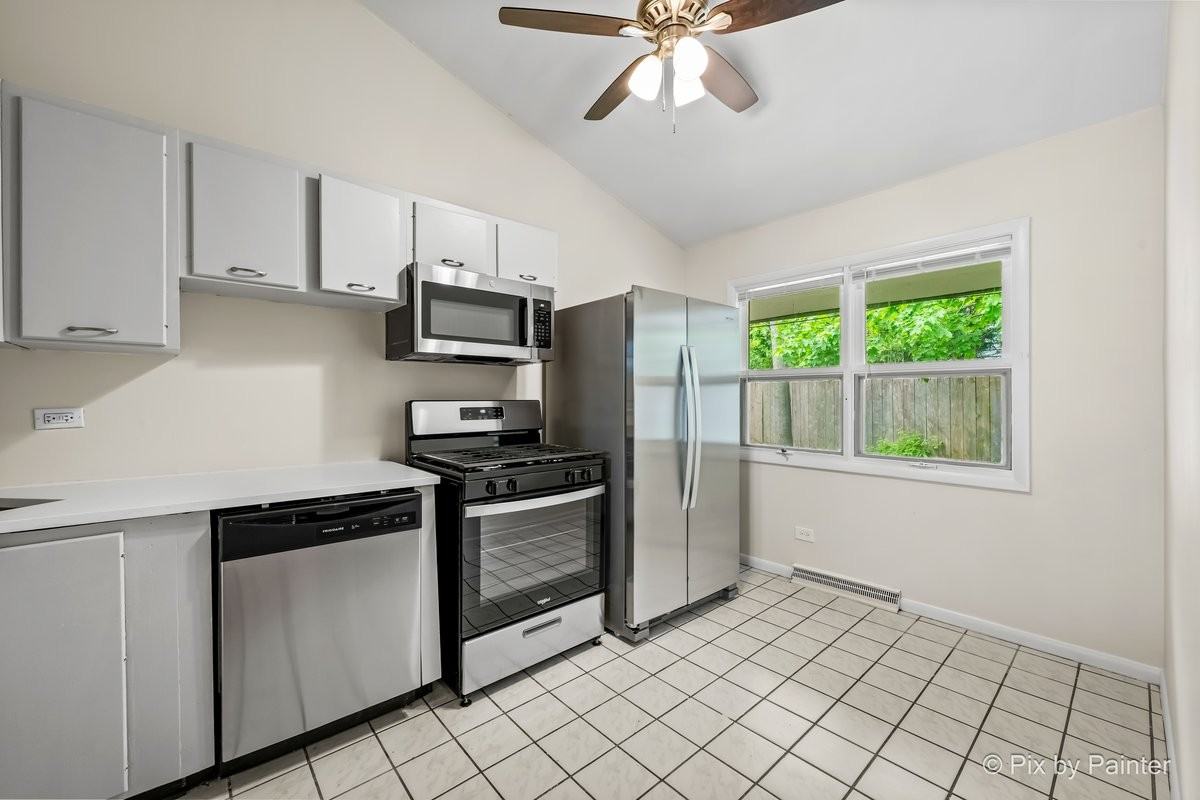 327 E Lake St #327 - Photo 3 of 10