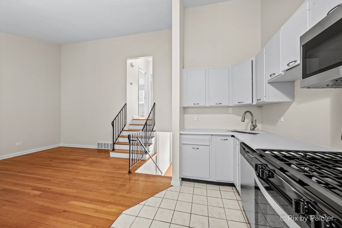 327 E Lake St #327 - Photo 4 of 10