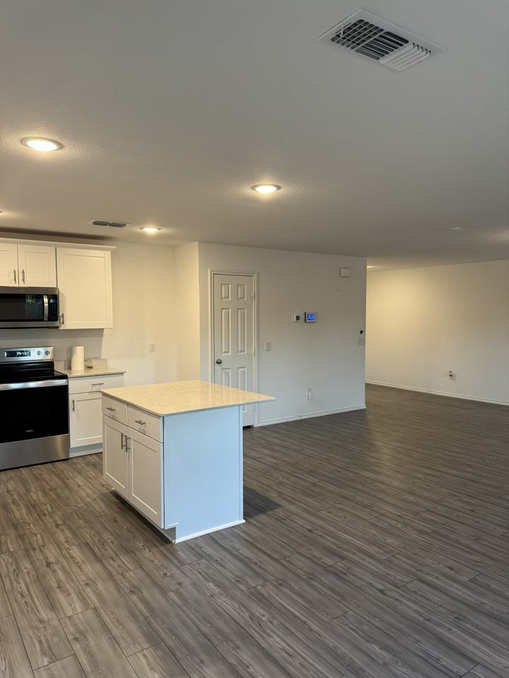 528 Lake Erie Dr #NA - Photo 6 of 10