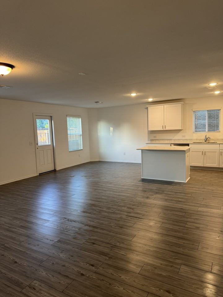 528 Lake Erie Dr #NA - Photo 7 of 10