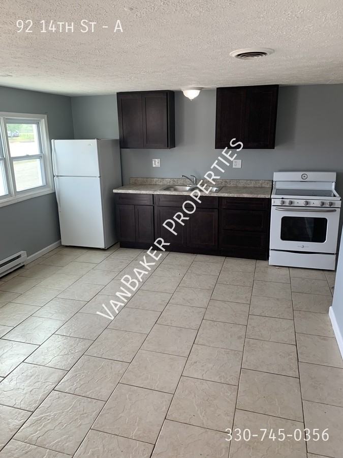92 14th St Nw #A - Photo 2 of 8