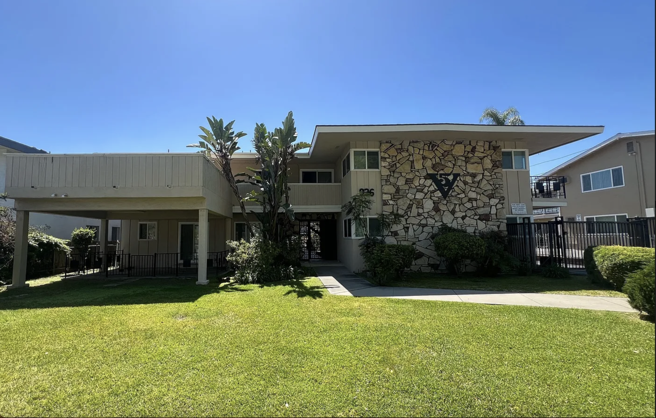 936 W Huntington Dr #H - Photo 2 of 15