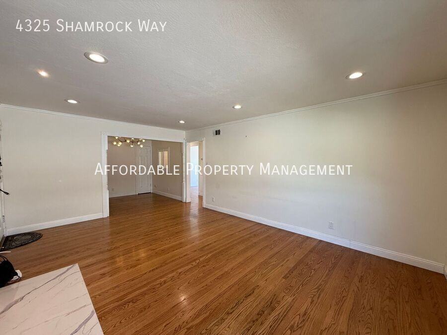 4325 Shamrock Way - Photo 6 of 25