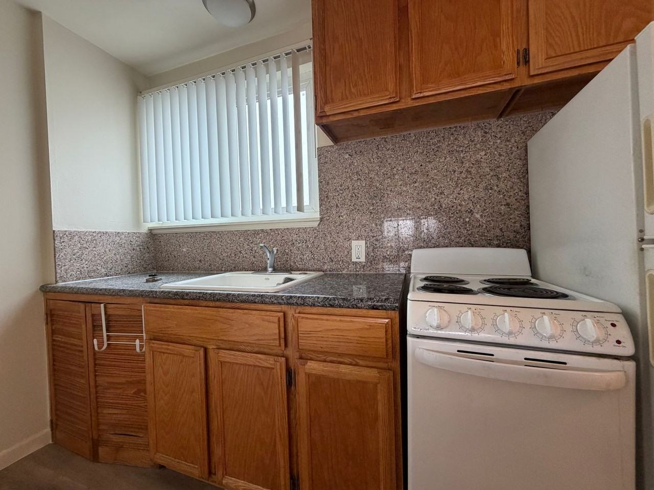 571 33rd Ave #6 - Photo 2 of 14
