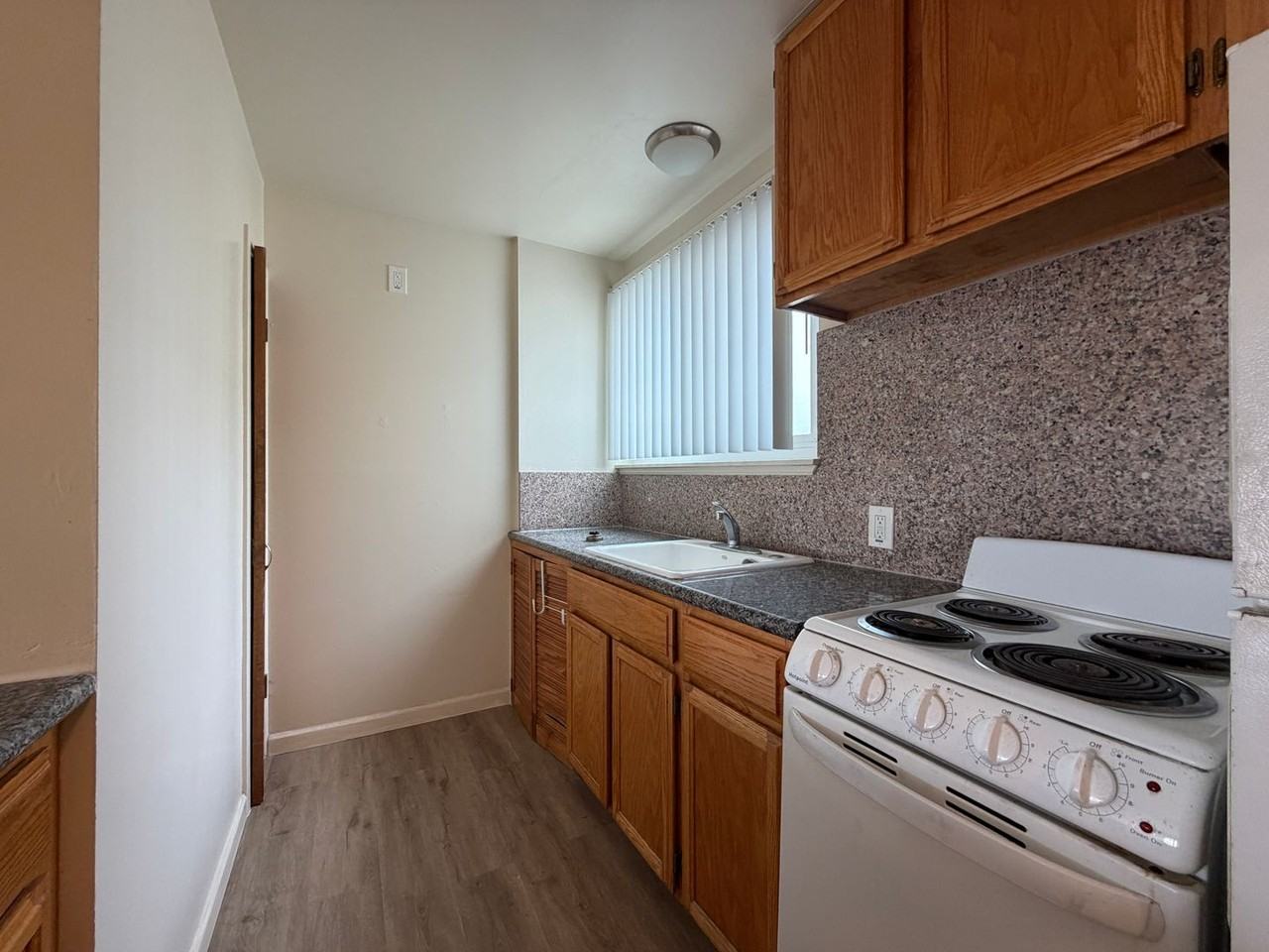 571 33rd Ave #6 - Photo 4 of 14