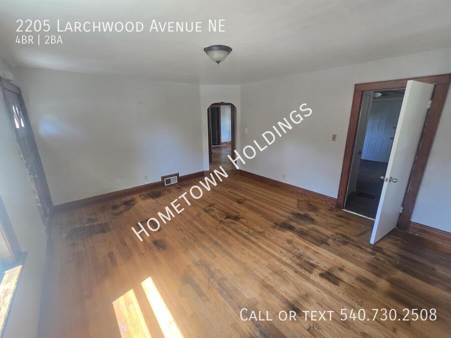 2205 Larchwood St Ne - Photo 3 of 15