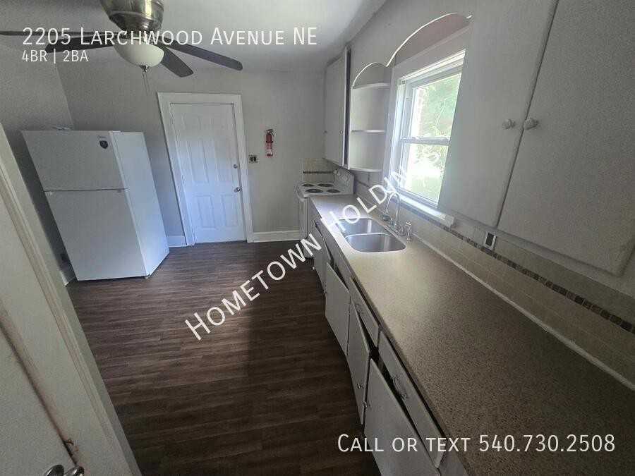 2205 Larchwood St Ne - Photo 4 of 15