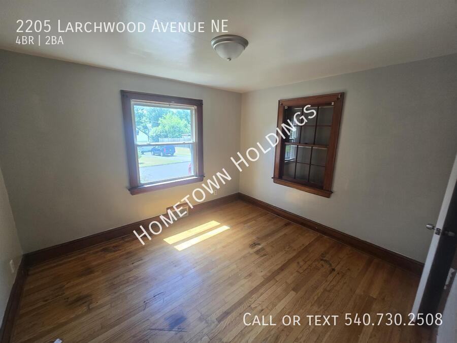 2205 Larchwood St Ne - Photo 7 of 15