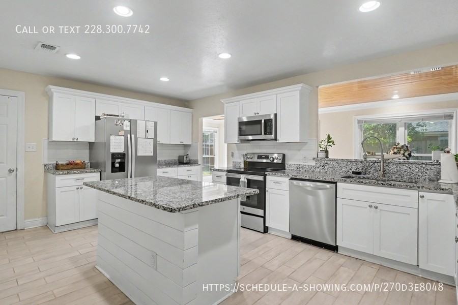 412 Woodland Park Dr - Photo 5 of 26