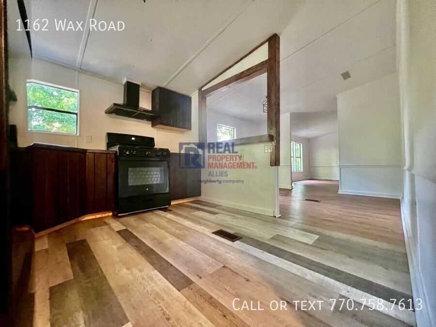 1162 Wax Rd Se - Photo 4 of 13