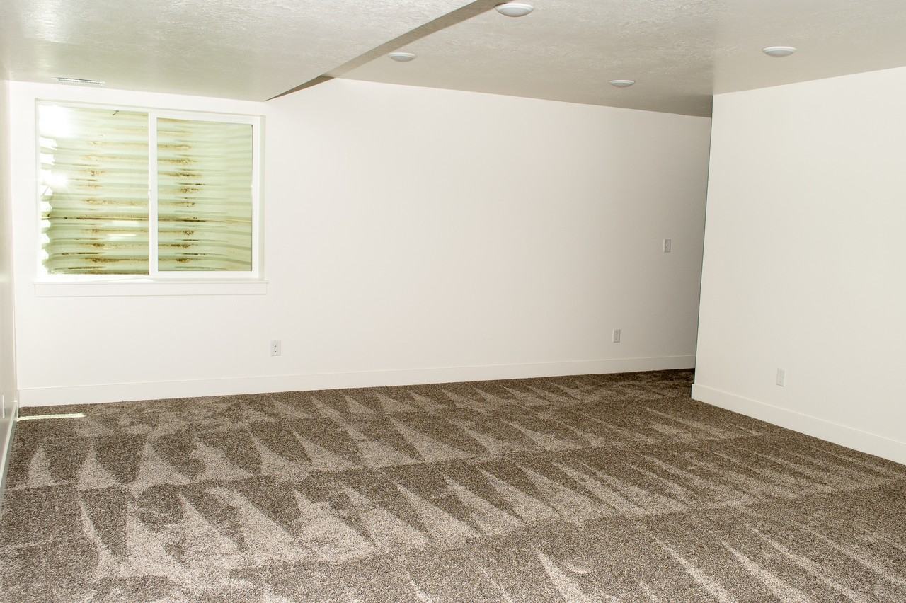 S 340 E - Photo 5 of 29