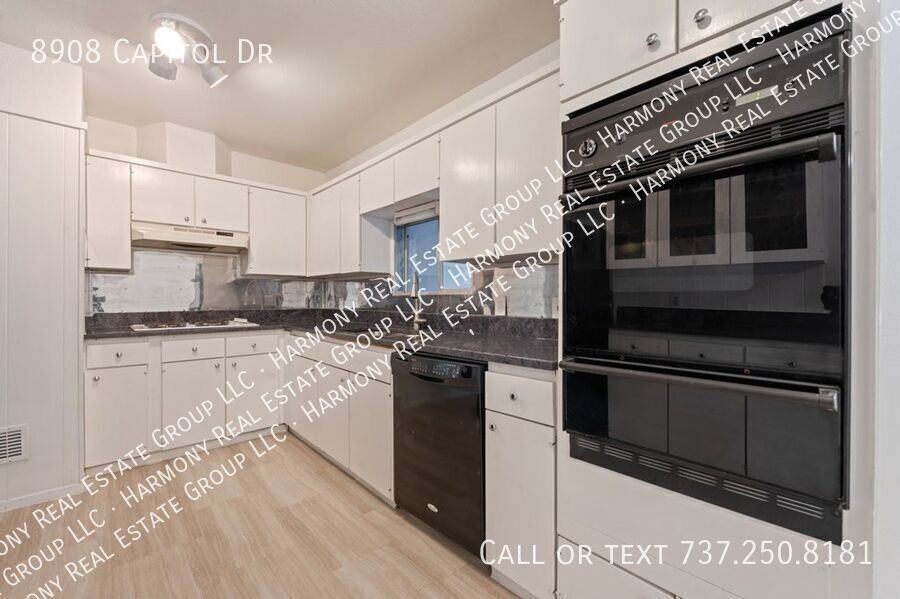 8908 Capitol Dr - Photo 7 of 17