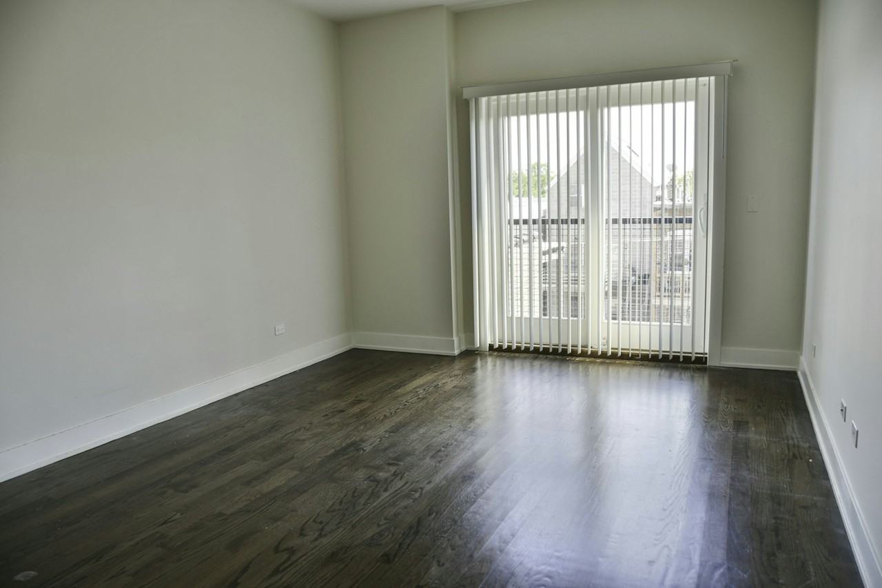2127 West Division Street, Unit 1 - Photo 3 of 11