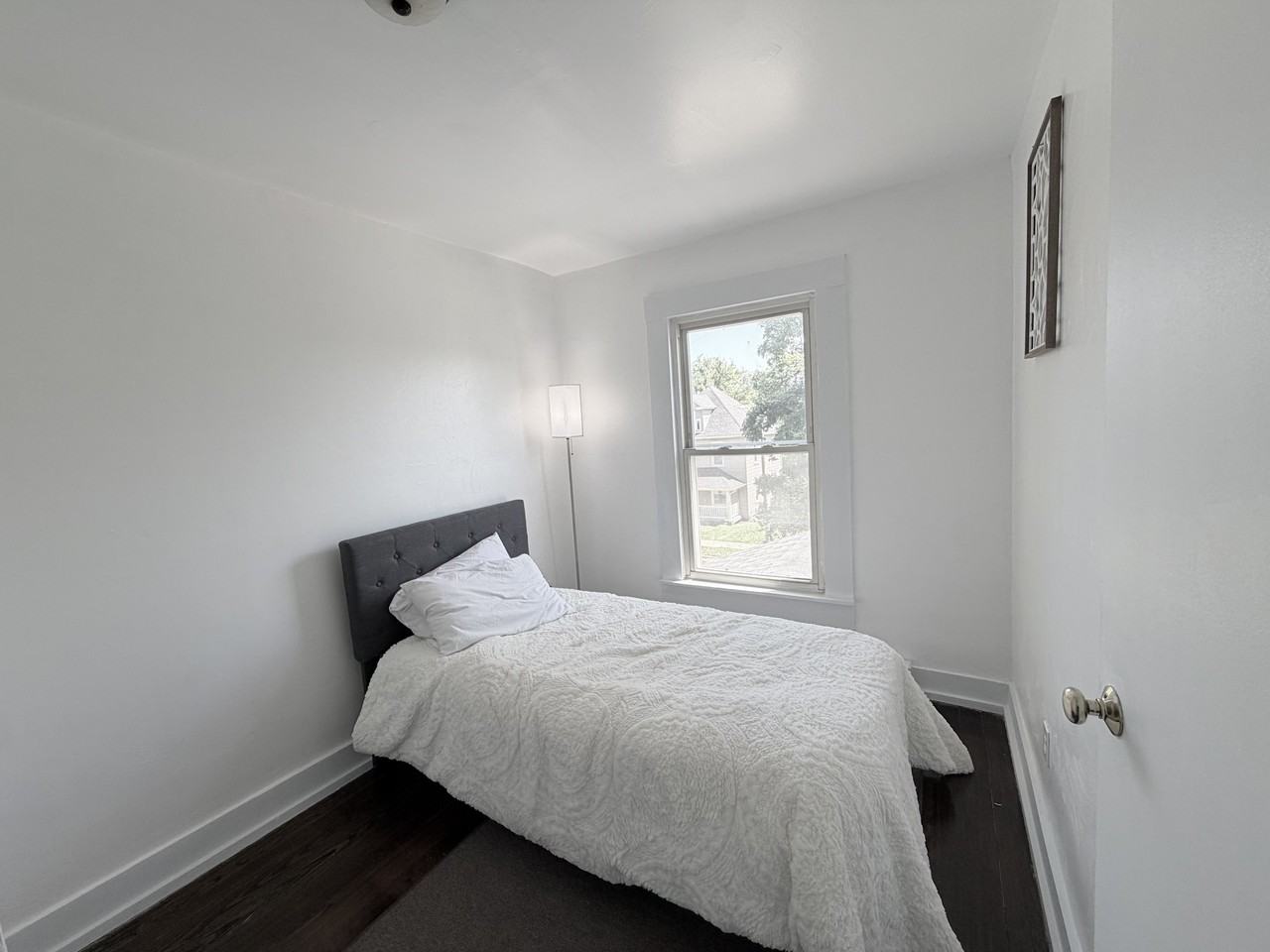 1209 Chapman Ave Sw - Photo 2 of 11