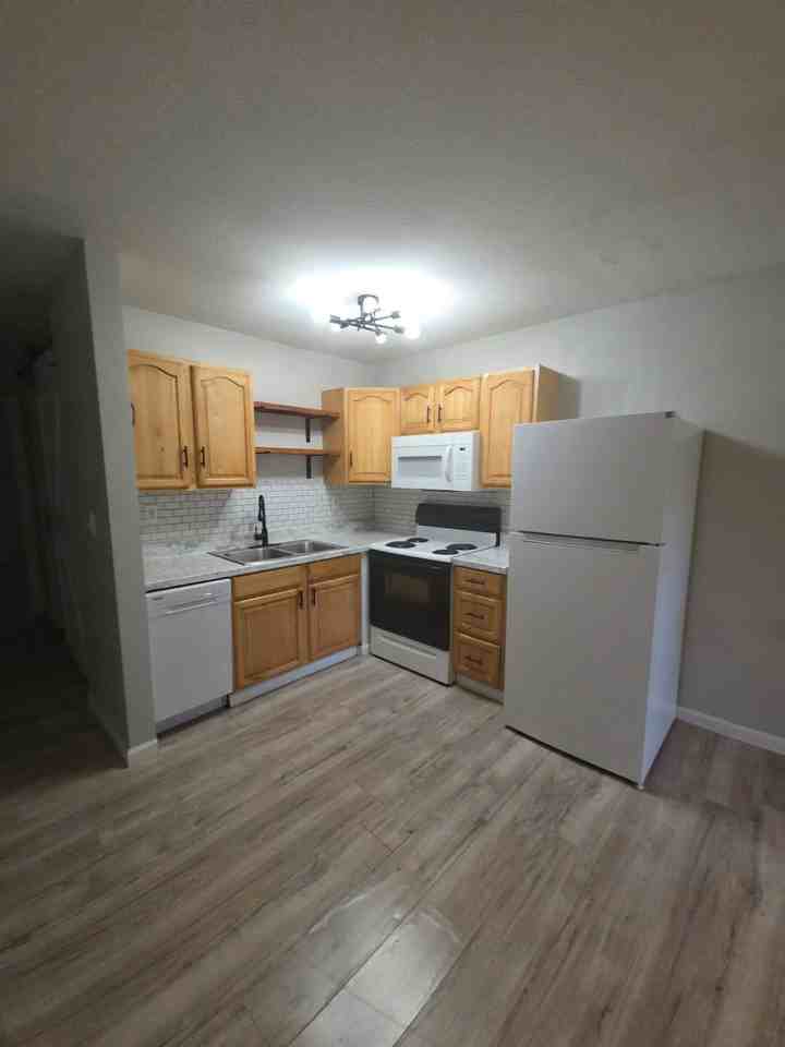 33 Sunrise Lane, Unit 21 - Photo 2 of 5