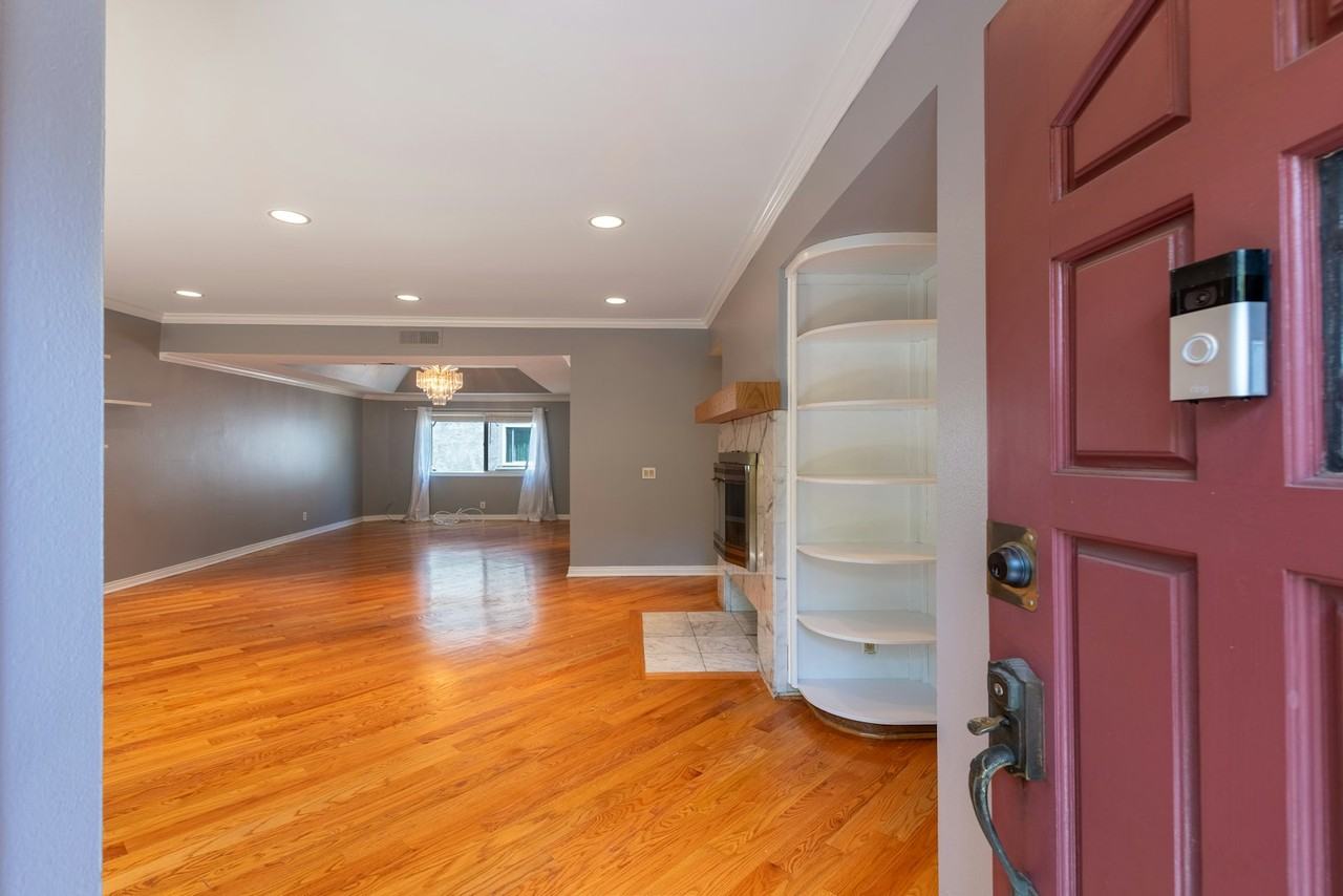 12416 Magnolia Boulevard - Photo 2 of 23